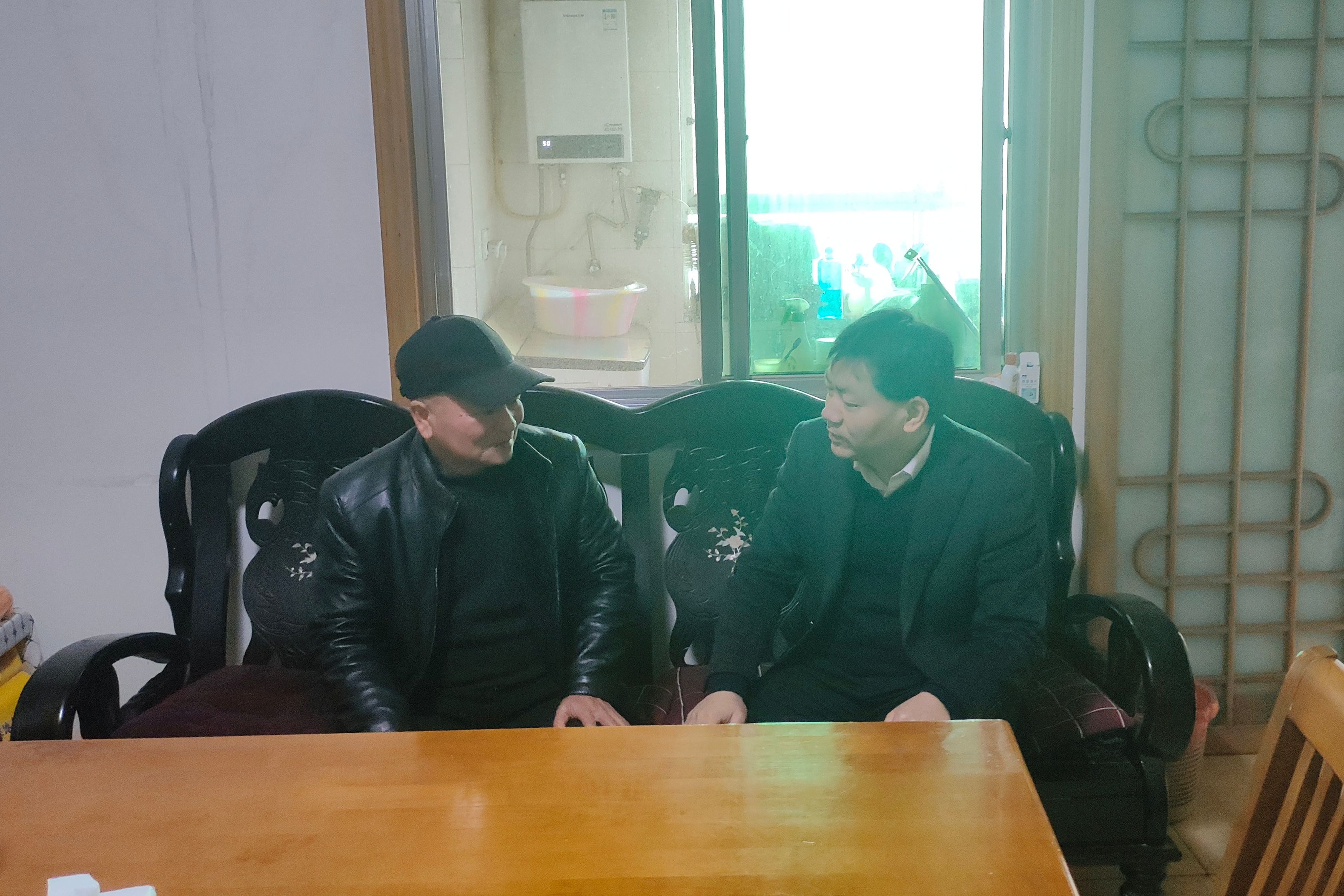 20260128杨明慰问退休困难职工（聂益家1）