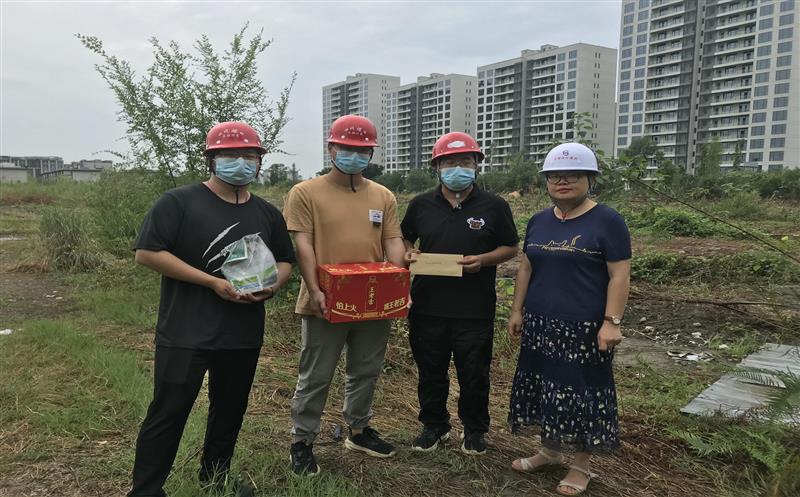 酷暑慰问到一线，，，，，，，清凉关怀入人心
