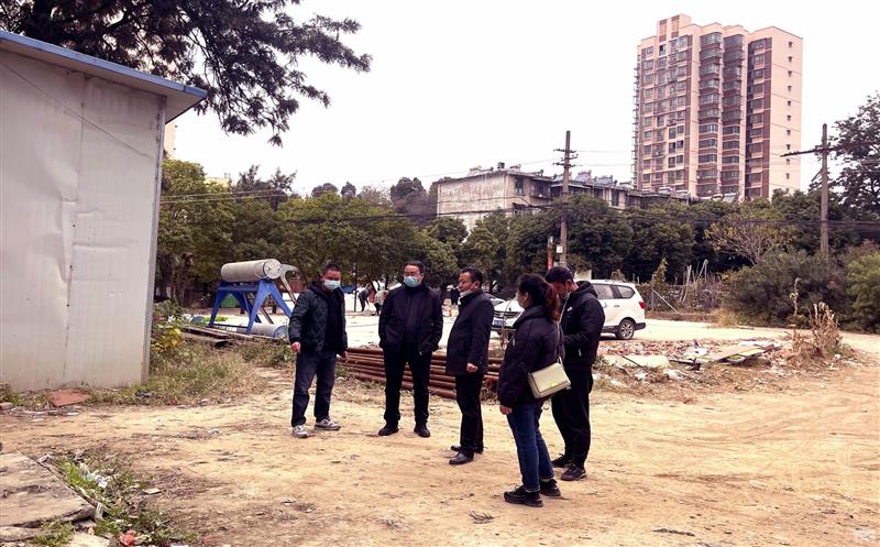 西昌市自然尊龙凯时局宋斌局长带队到102厂了解土地开发规划和地热矿权“探转采”情况