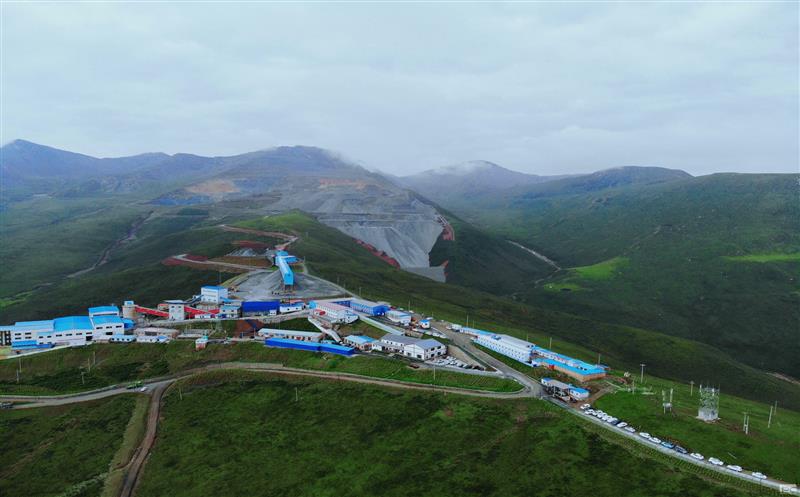 向阳而生，，，，，集团松树南沟金矿勇立峰顶搏劲风！