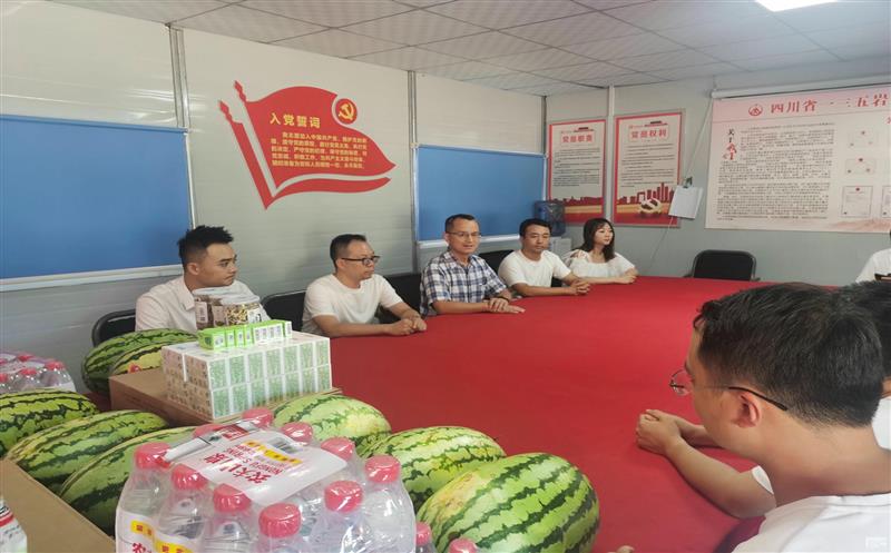 高温慰问送清凉，，，，，，，点滴关怀沁人心 众城房产公司工会组织开展 高温防暑“送清凉”活动