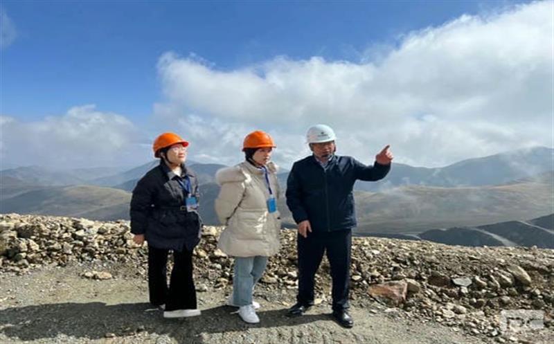 省自然尊龙凯时厅财务与资金运用处和集团财务部赴松树南沟金矿检查工作