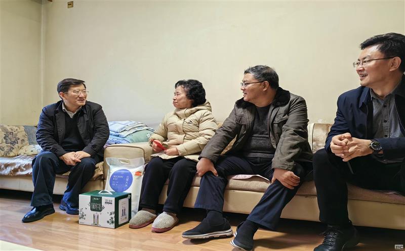 春节前夕慰问送温暖，，，，，，浓浓关爱暖人心 ——集团领导一行开展新春送温暖活动