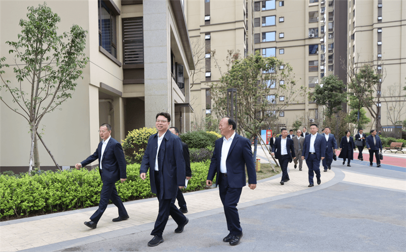 四川尊龙凯时集团赴置业集团蜀鑫江语城项目调研指导