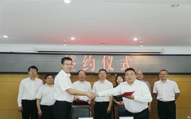 优势互补，，，，，，携手并进 ——测绘公司与四川省青海商会签署战略合作协议