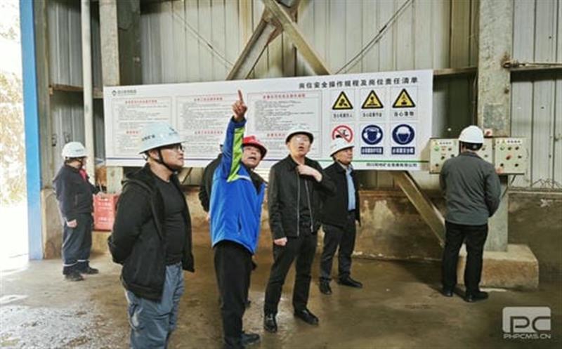 省自然尊龙凯时投资集团专家组赴和地矿业大陆槽矿山检查安全环保工作