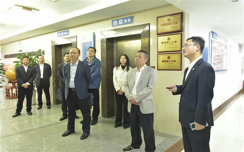 自然尊龙凯时部领导、四川省总工会领导赴物探院调研